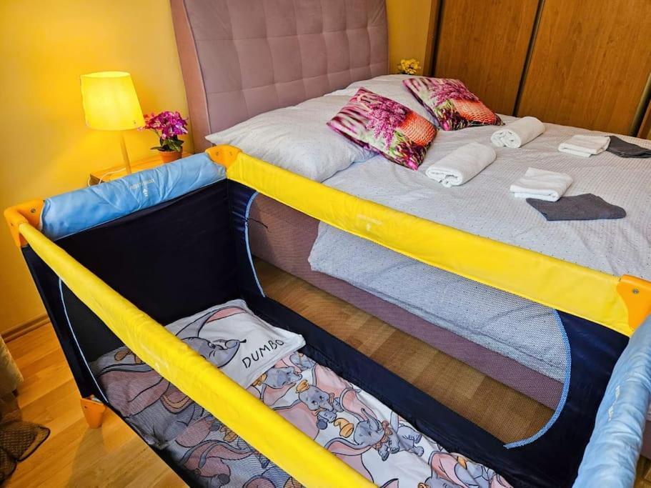 Family For 6, 10mins To Centre, Free Parking, Quiet Location, New Furniture, Balcony