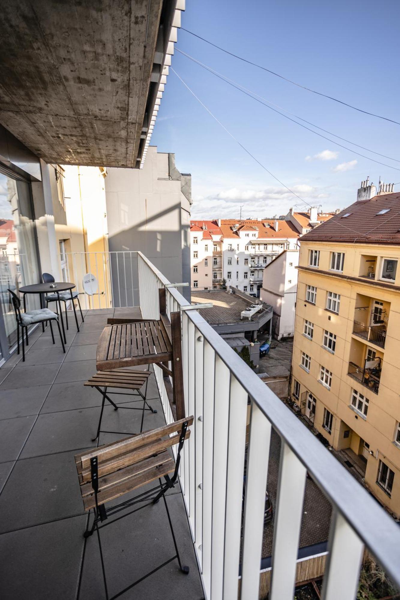 Lägenhet Spacious Terrace With Free Private Parking *