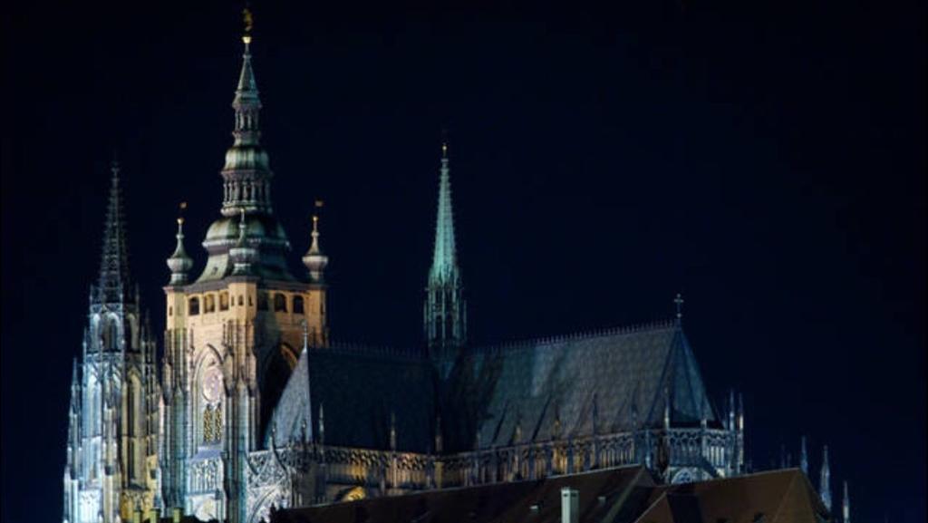 Sedlcanska - Will Save Money Here - Equipped With Antique Furniture * Prag