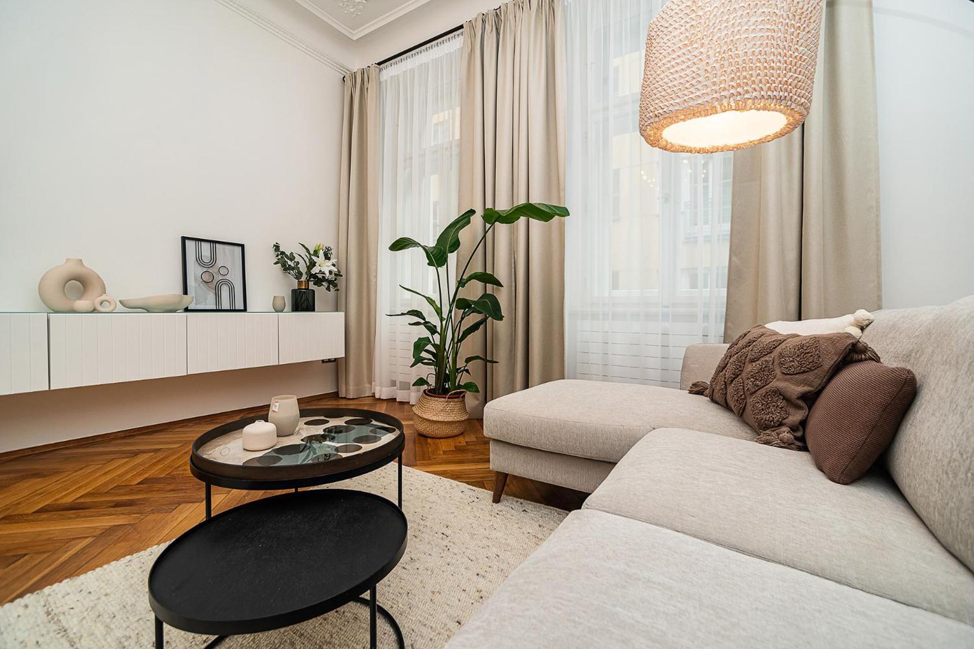 Lägenhet Luxurious Two-bedroom In The Old Town Prag