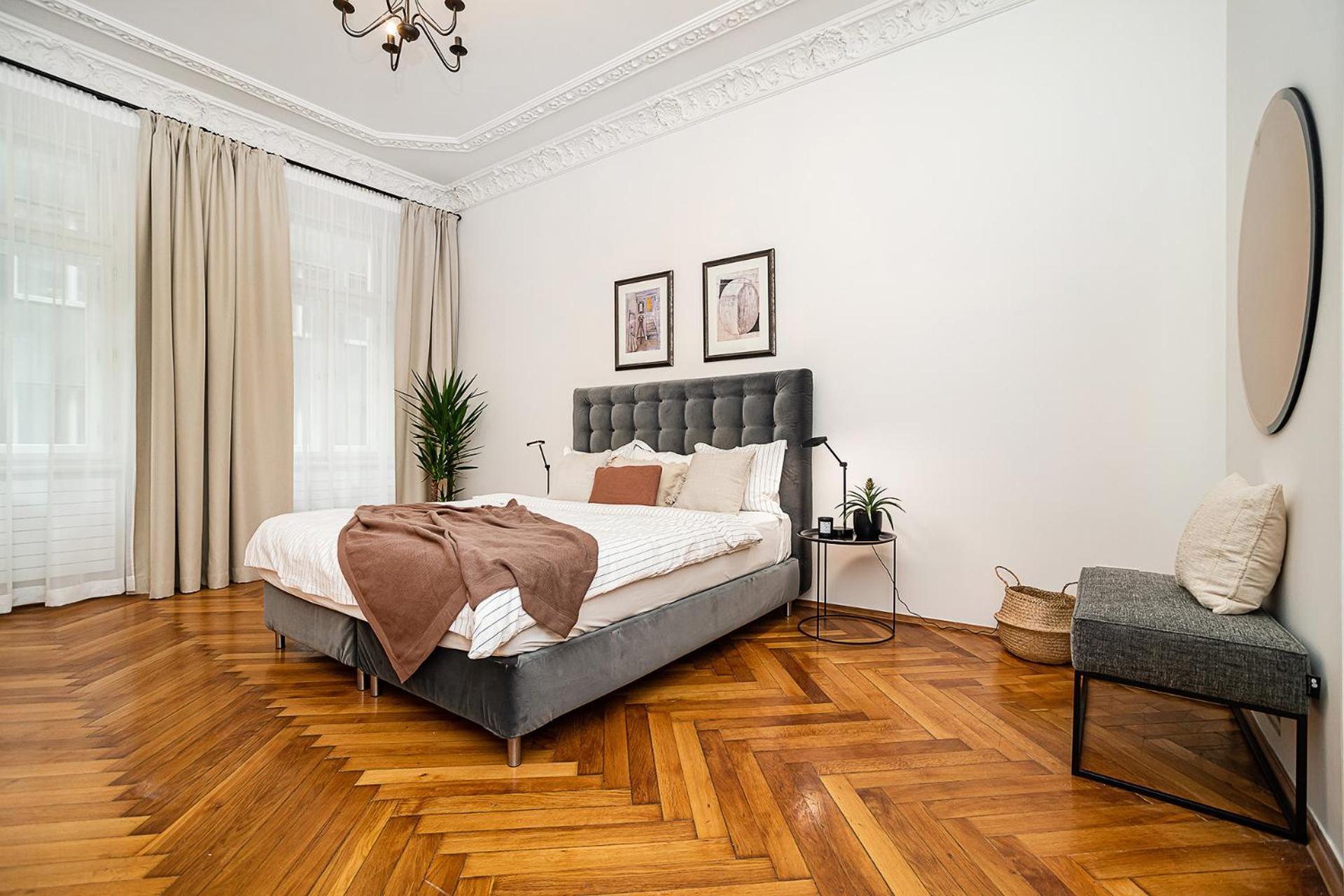 Luxurious Two-bedroom In The Old Town *