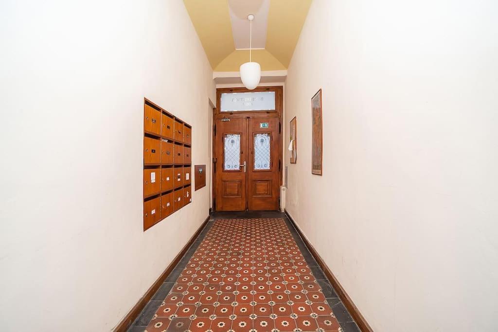 Luxurious Two-bedroom In The Old Town *