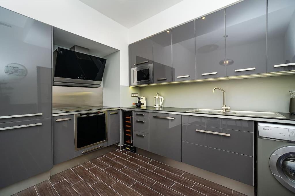 Luxurious Two-bedroom In The Old Town Lägenhet