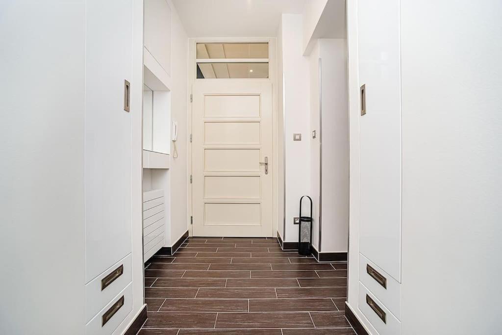 Luxurious Two-bedroom In The Old Town Lägenhet *