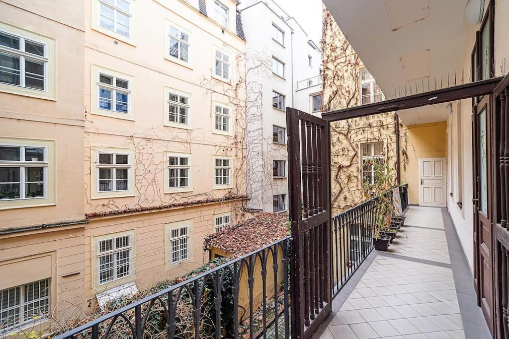 Lägenhet Luxurious Two-bedroom In The Old Town