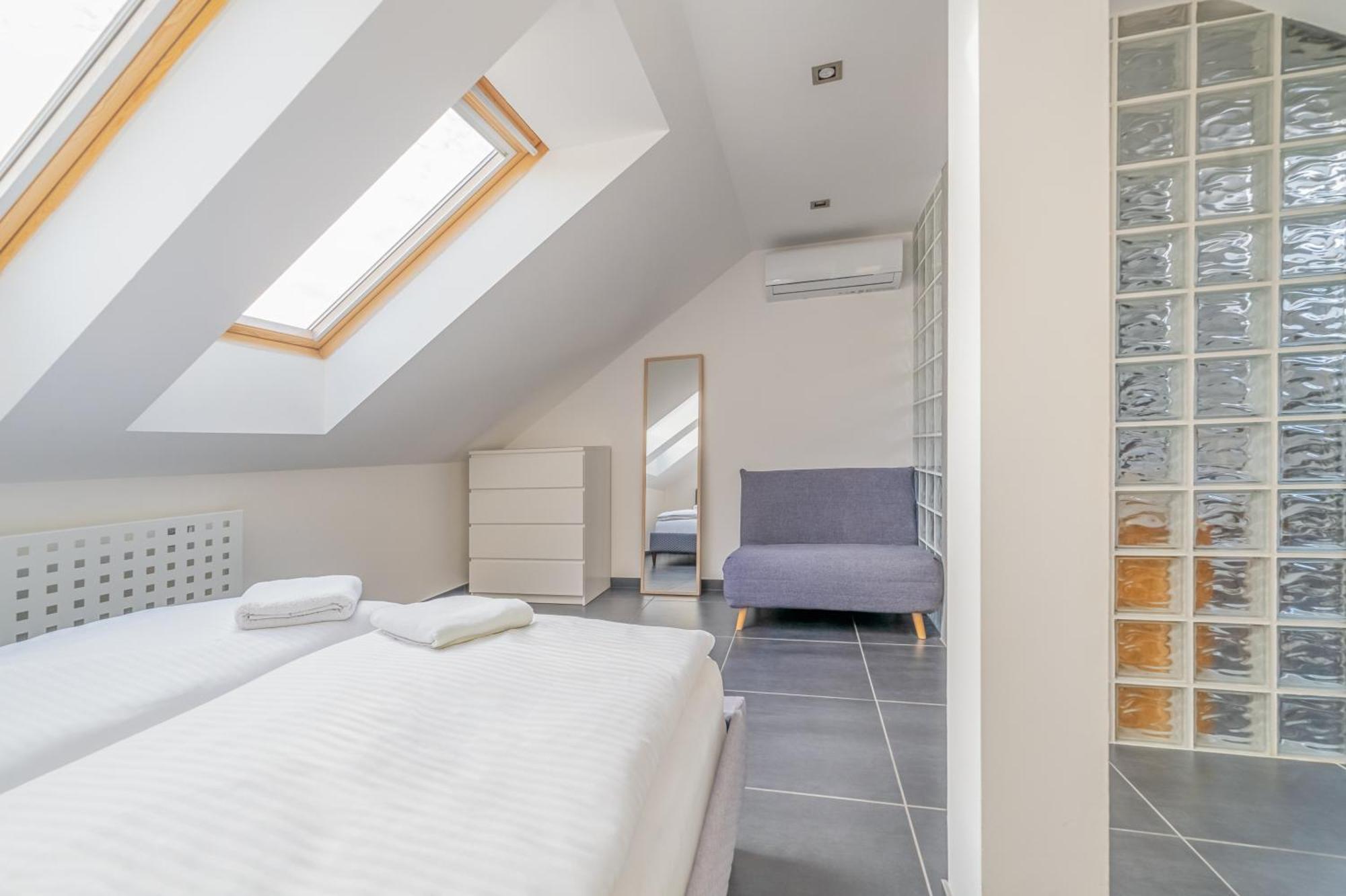 Modaloft Duplex By Rentez Apartment *