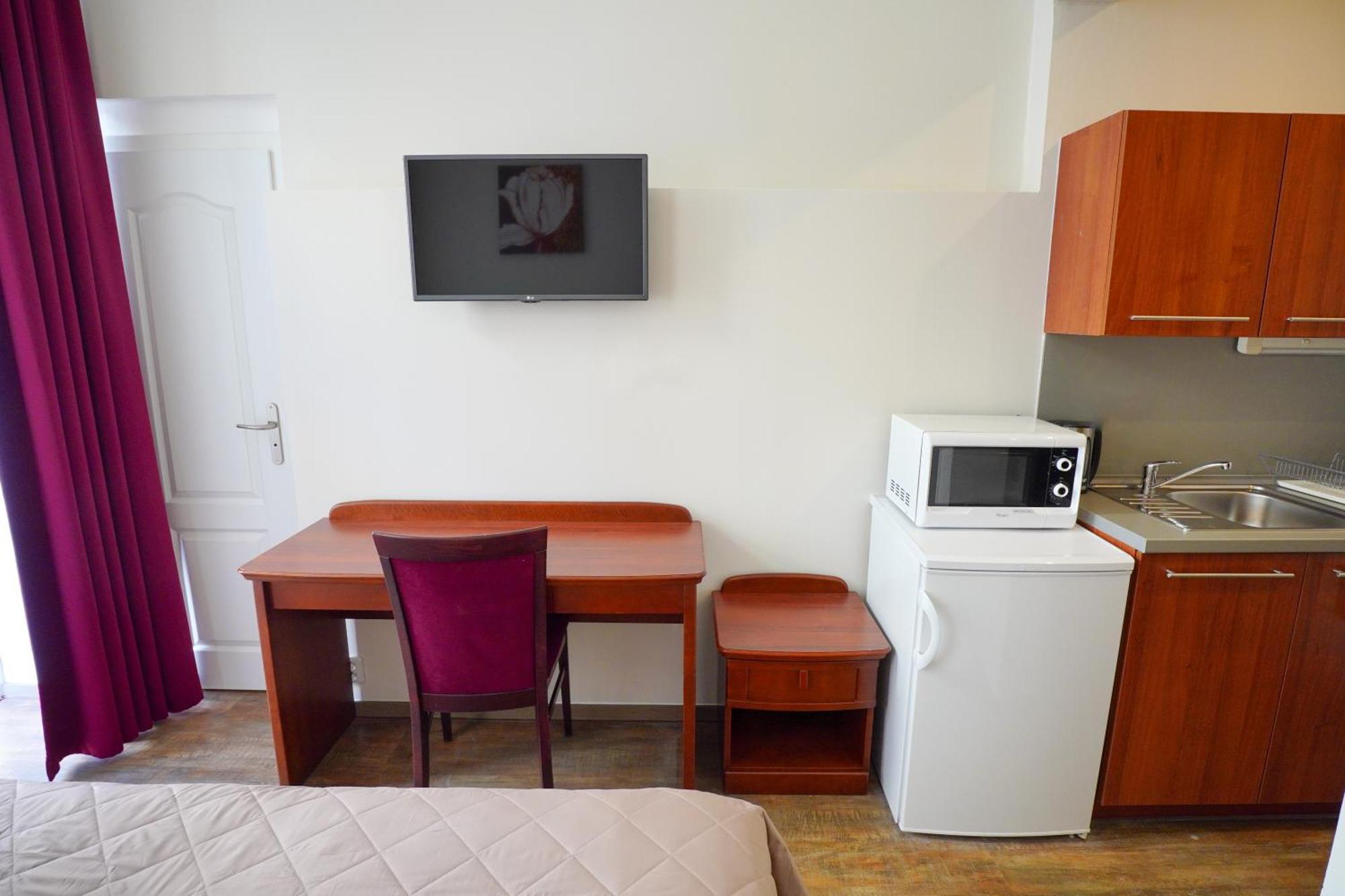 Elegant & Stylish Center Apartments! Prag
