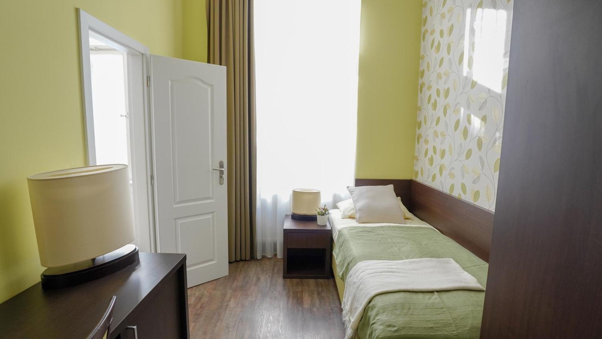 Elegant & Stylish Center Apartments!