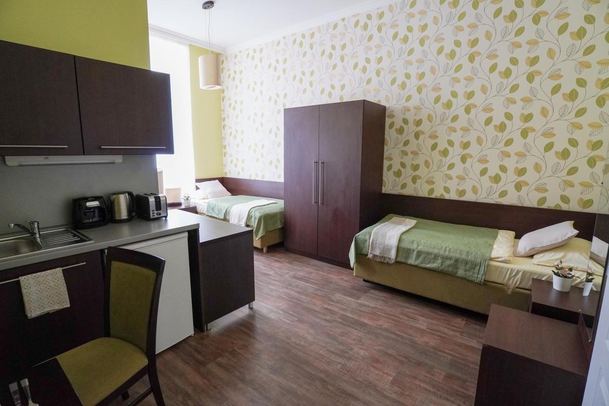Elegant & Stylish Center Apartments! *