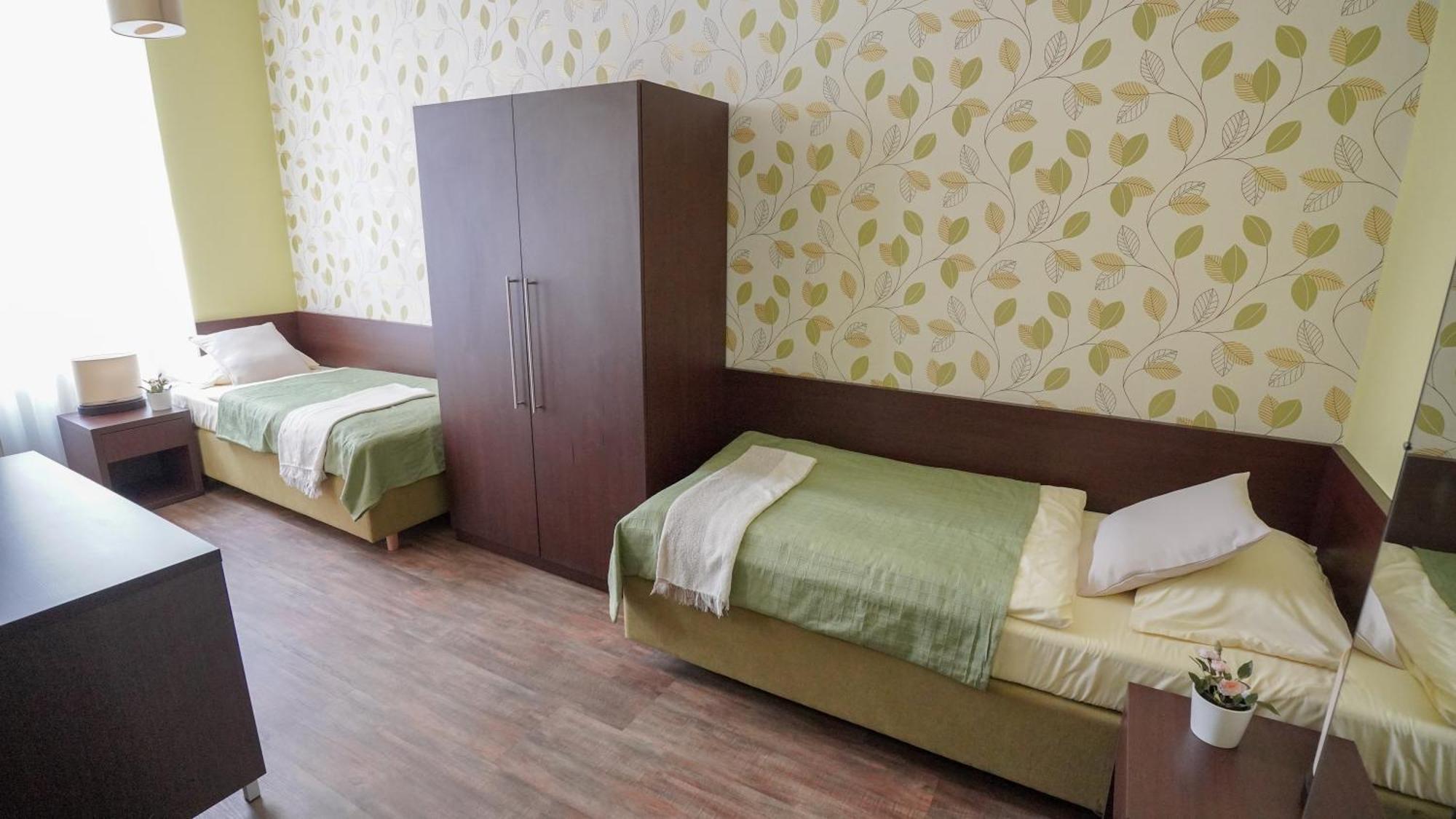 Elegant & Stylish Center Apartments! Lejlighed