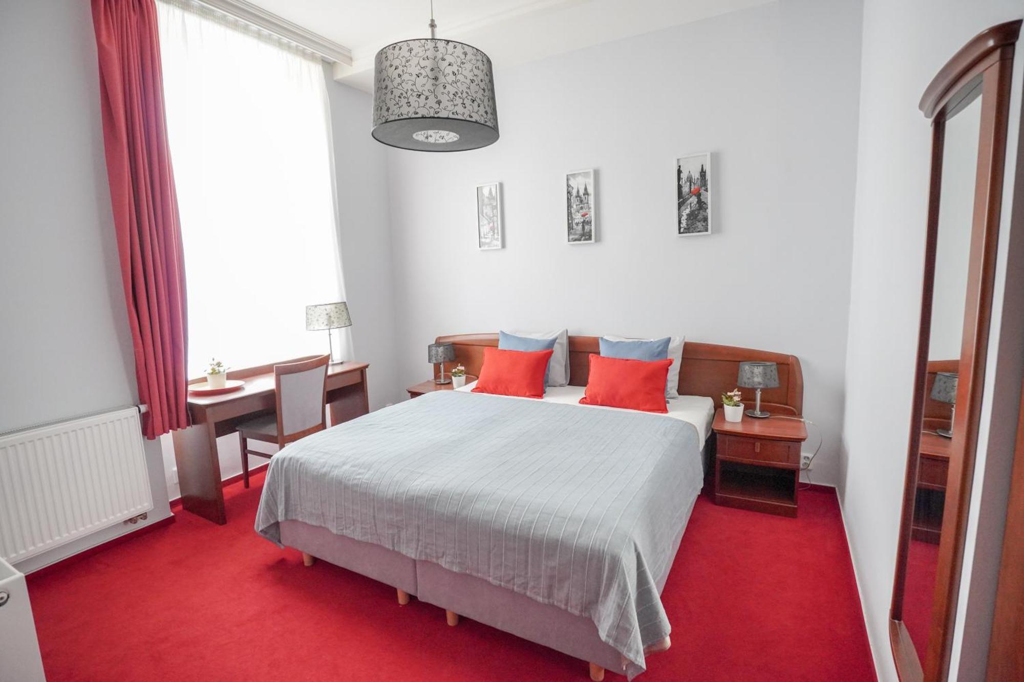 Elegant & Stylish Center Apartments! * Prag