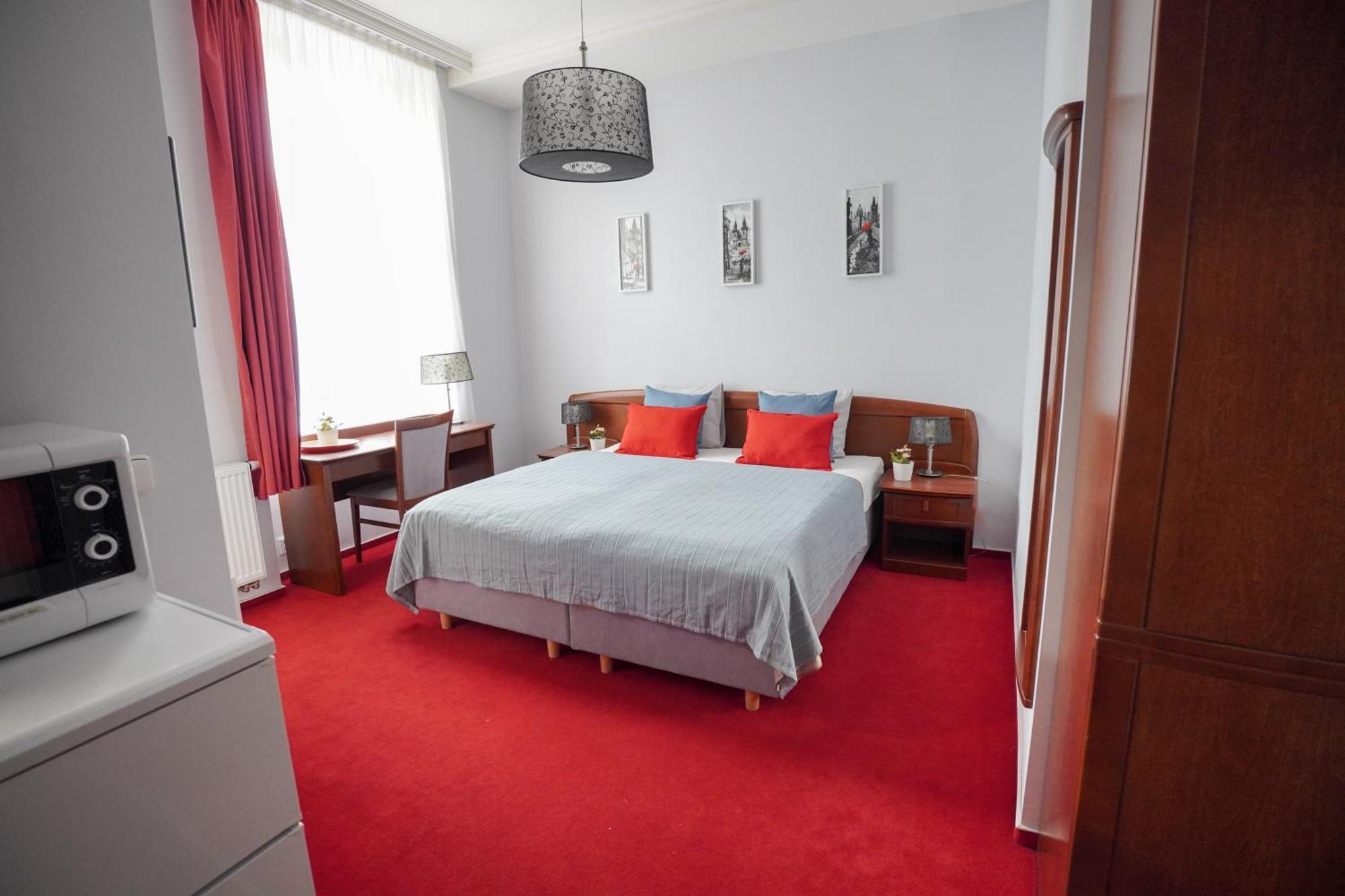 Elegant & Stylish Center Apartments! Prag