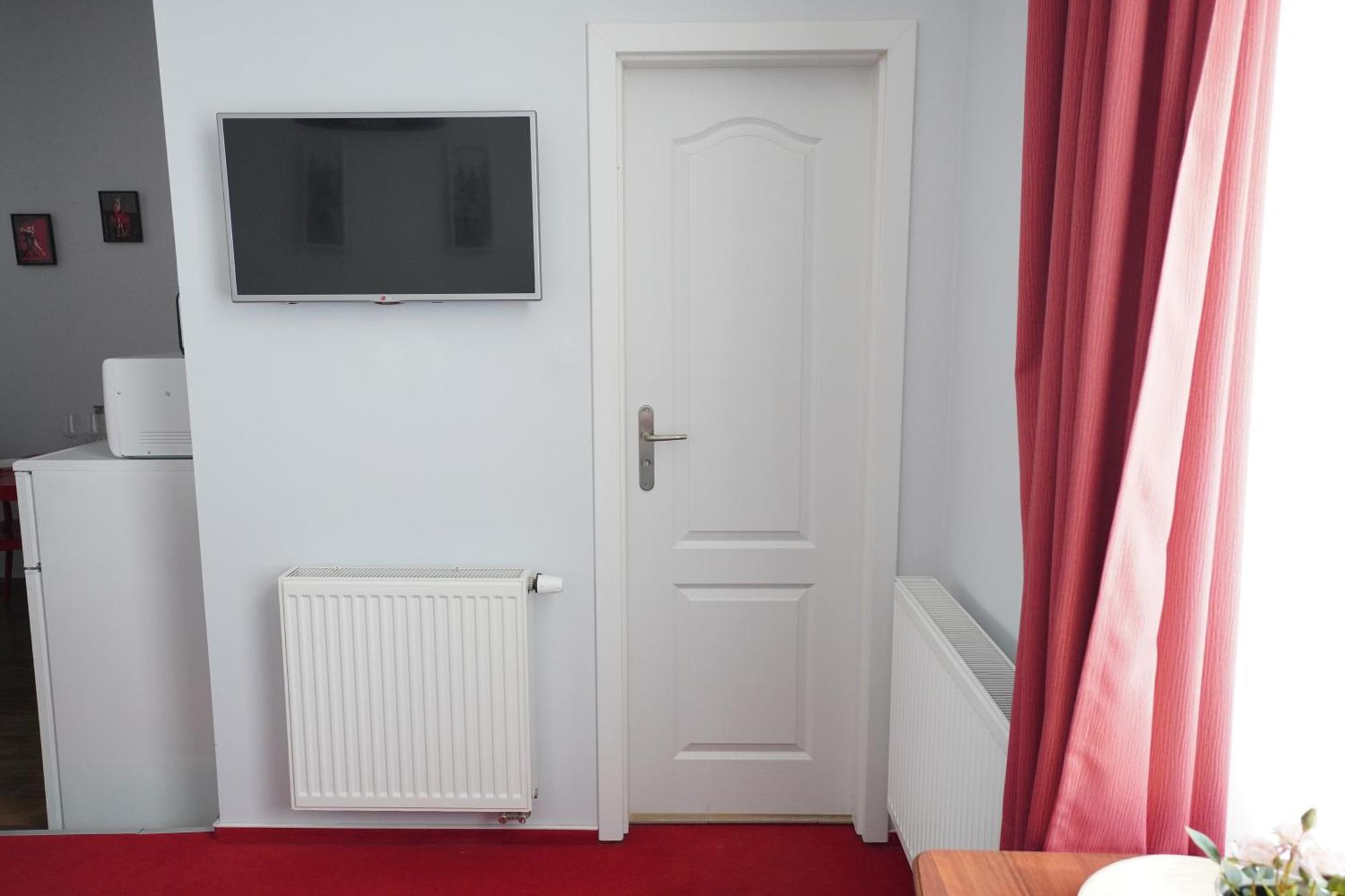 Elegant & Stylish Center Apartments!