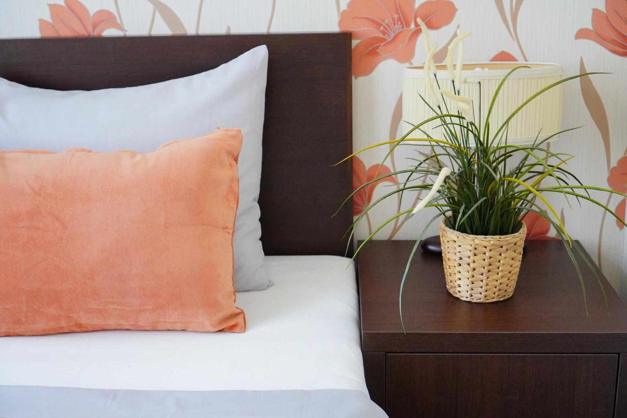 Elegant & Stylish Center Apartments! Lejlighed