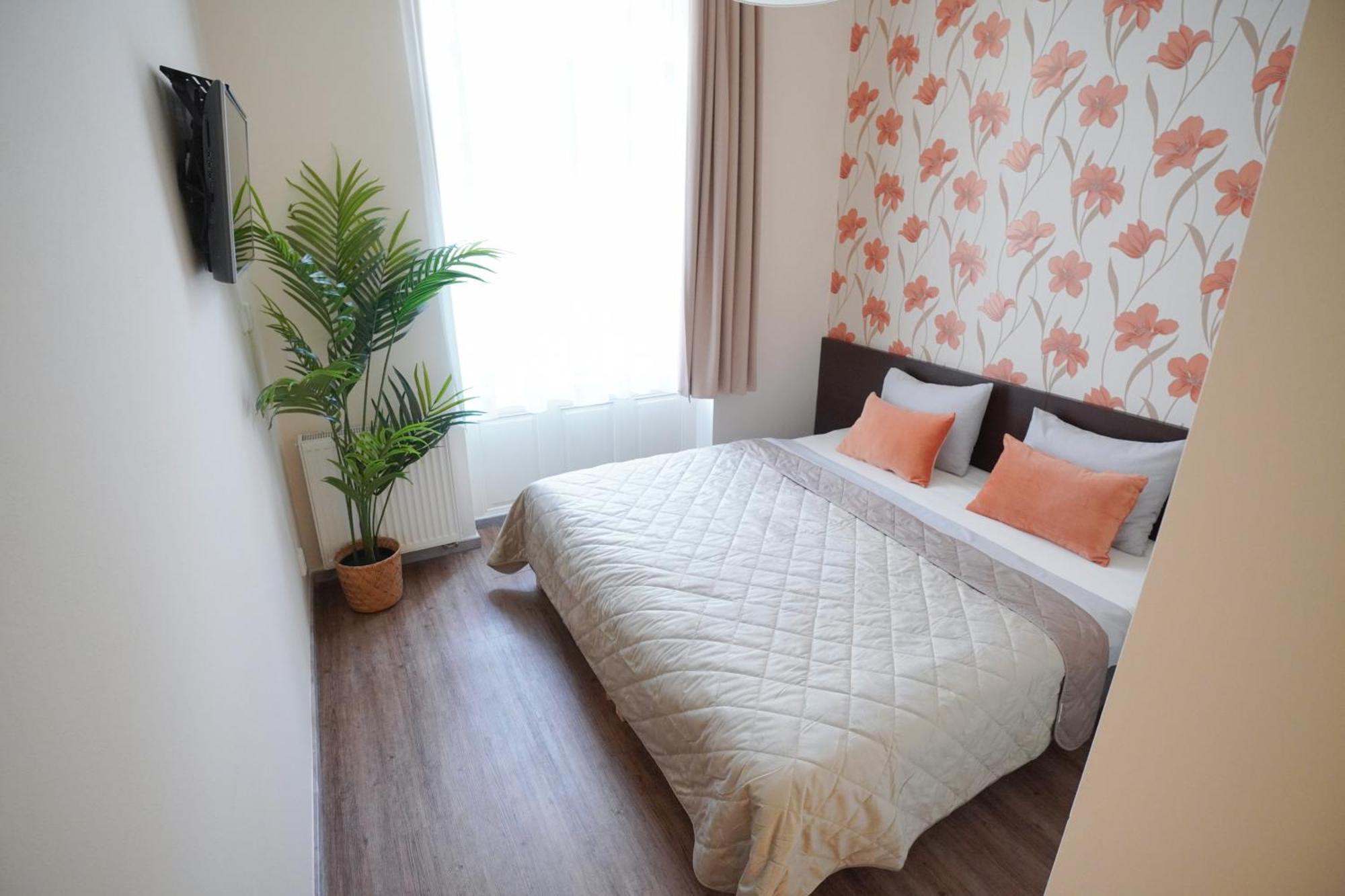 Elegant & Stylish Center Apartments! Lejlighed