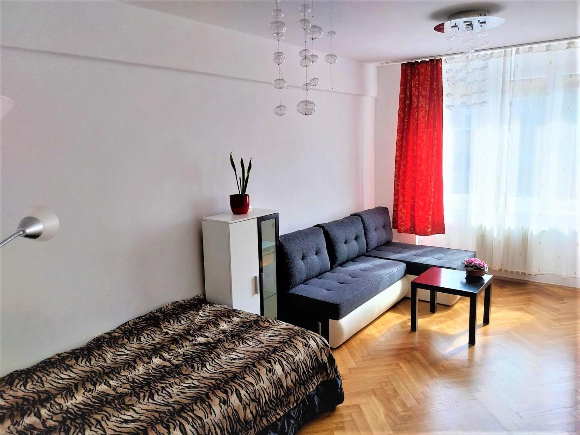 Parking Free One With Netflix In Shared Flat With A Woman In Next And Shared Bathroom And Kitchen No Invoice Homestay