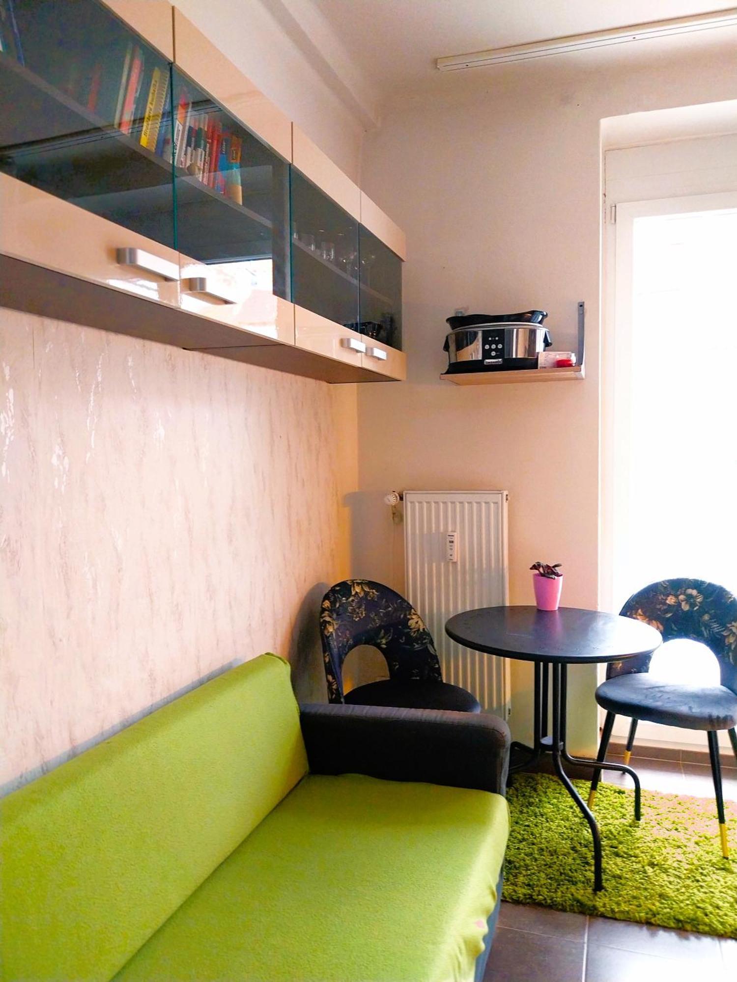 Parking Free One With Netflix In Shared Flat With A Woman In Next And Shared Bathroom And Kitchen No Invoice Homestay *