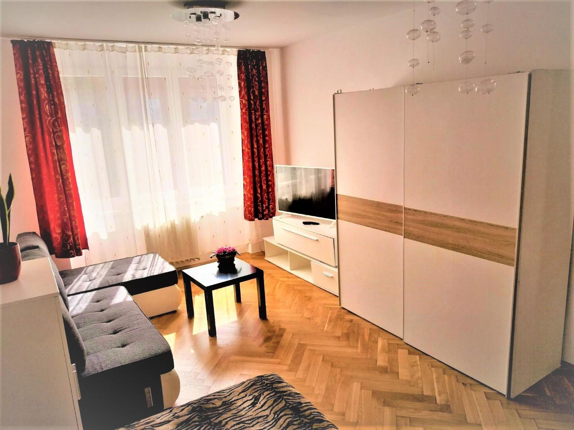 Homestay Parking Free One With Netflix In Shared Flat With A Woman In Next And Shared Bathroom And Kitchen No Invoice *