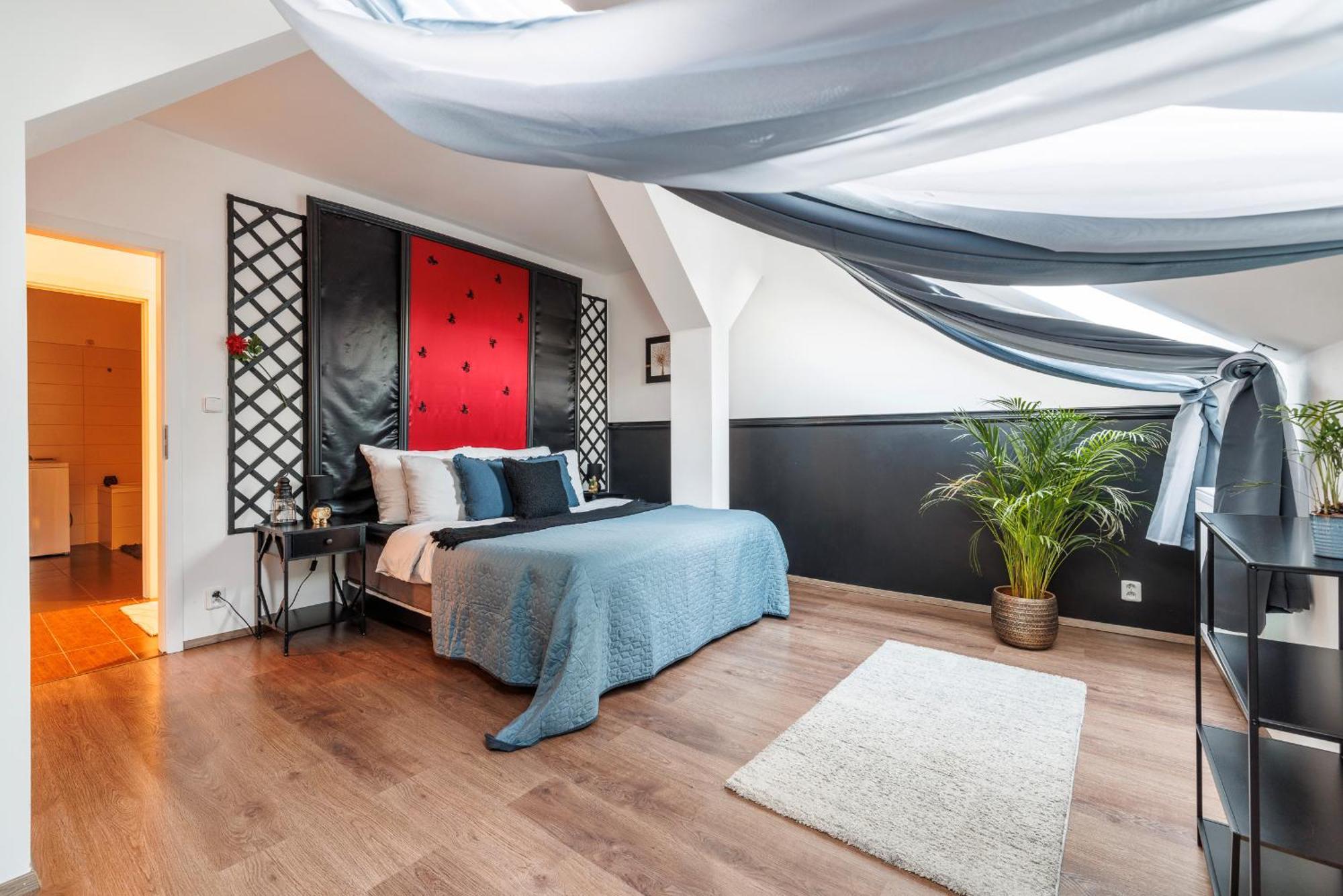 Spacious Flat & Parking Possibility, 3 Stops To Wenceslav Square Apartment Prag