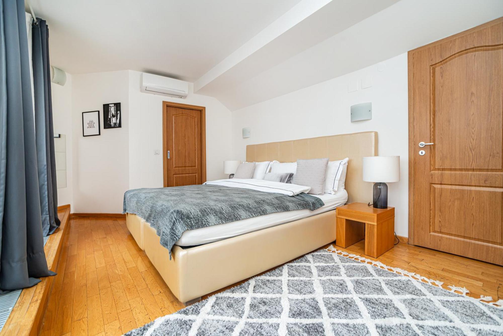 Lavish And Chic Duplex Lejlighed