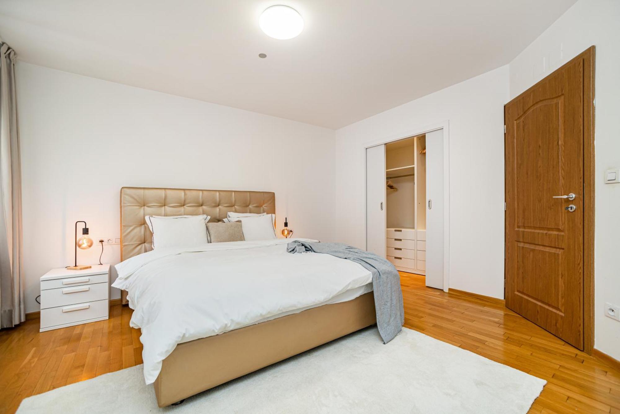 Lavish And Chic Duplex Lejlighed