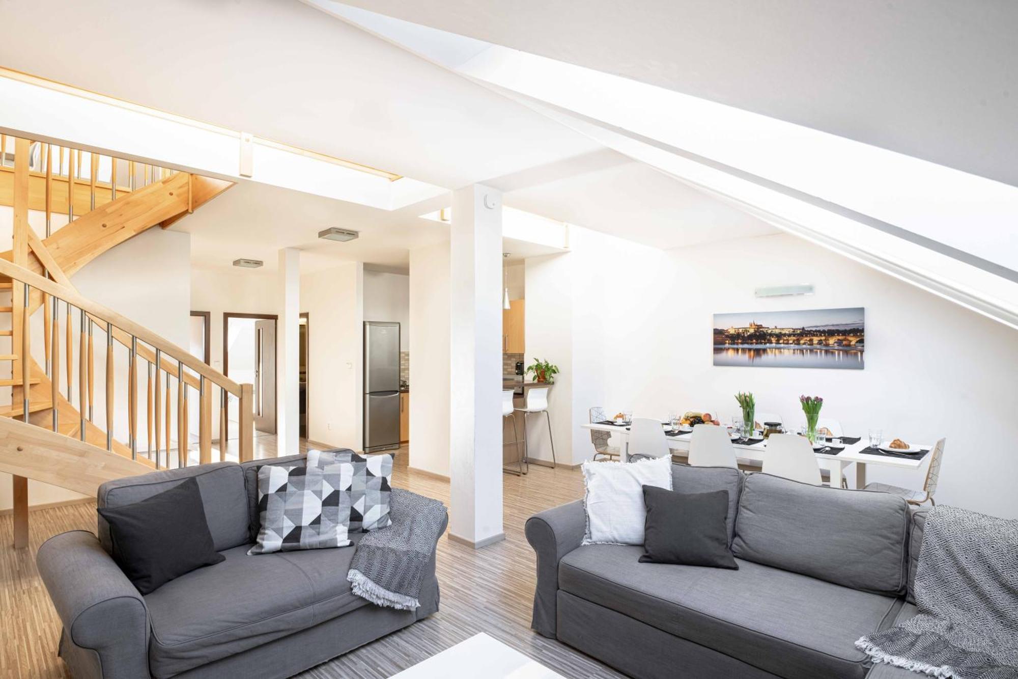 150m² 4br Duplex Near Metro & Center Apartmán
