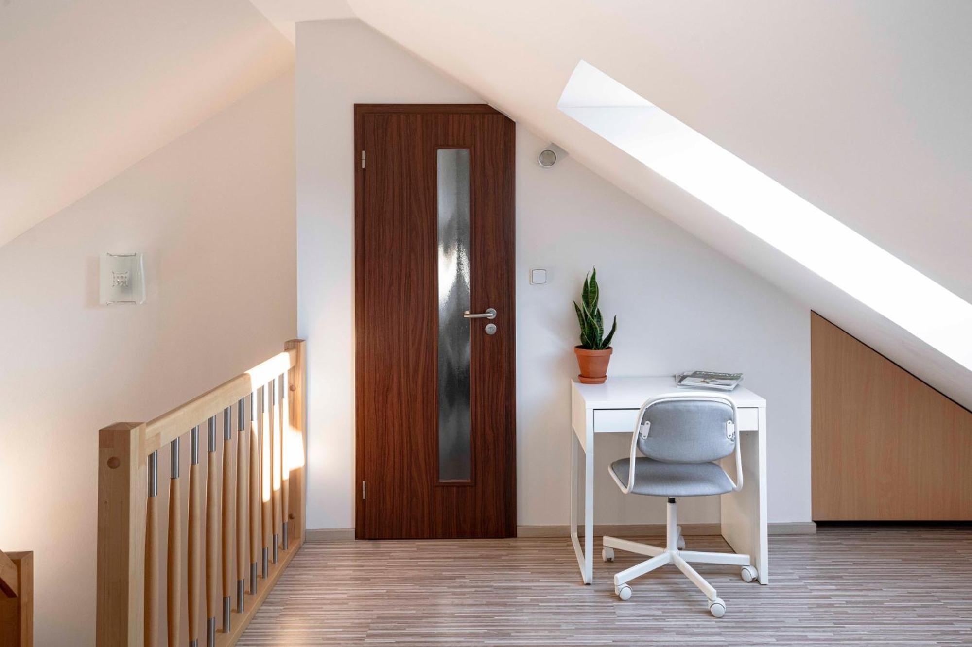 150m² 4br Duplex Near Metro & Center Apartmán Praha