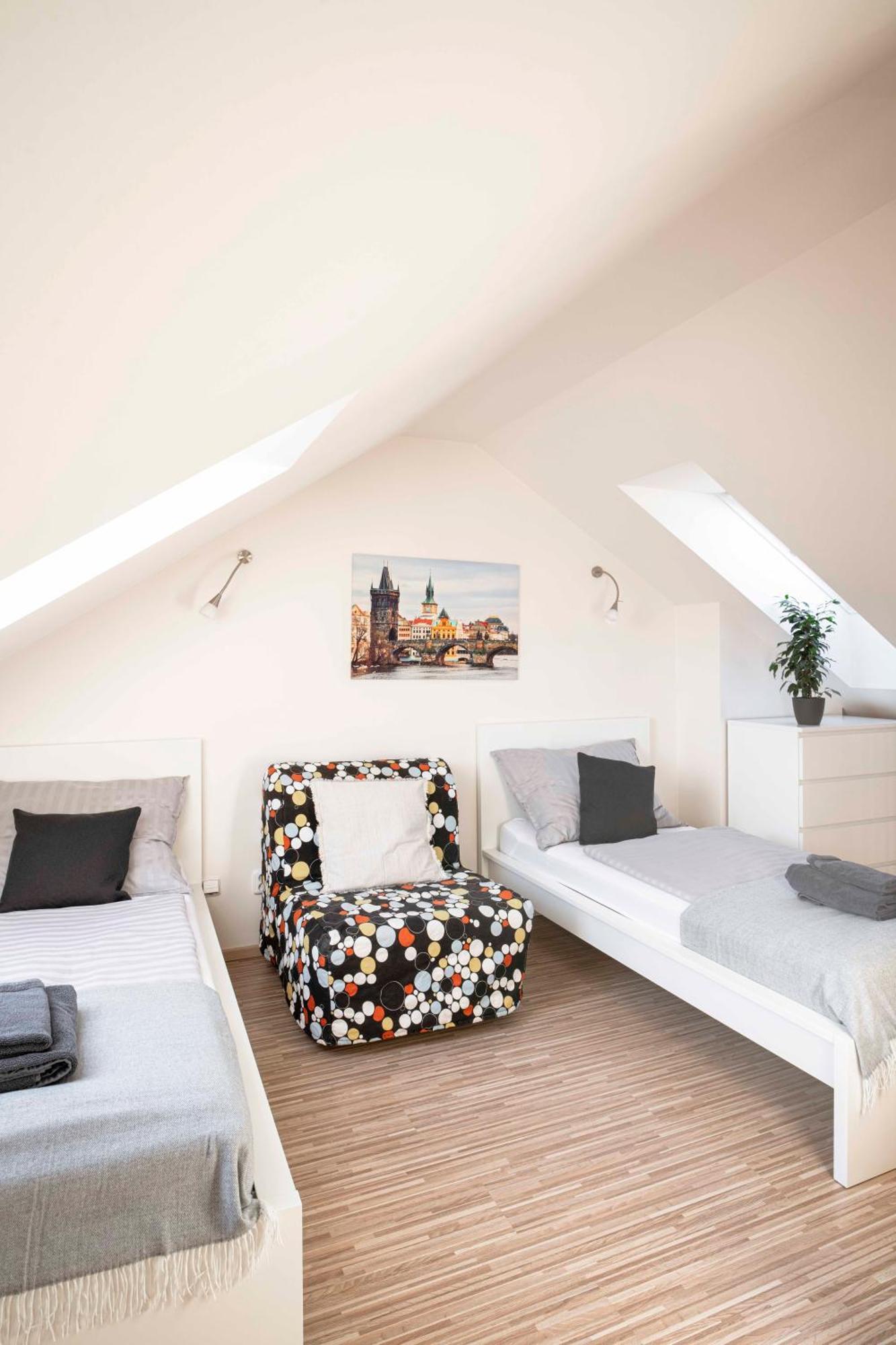 150m² 4br Duplex Near Metro & Center Apartmán Praha