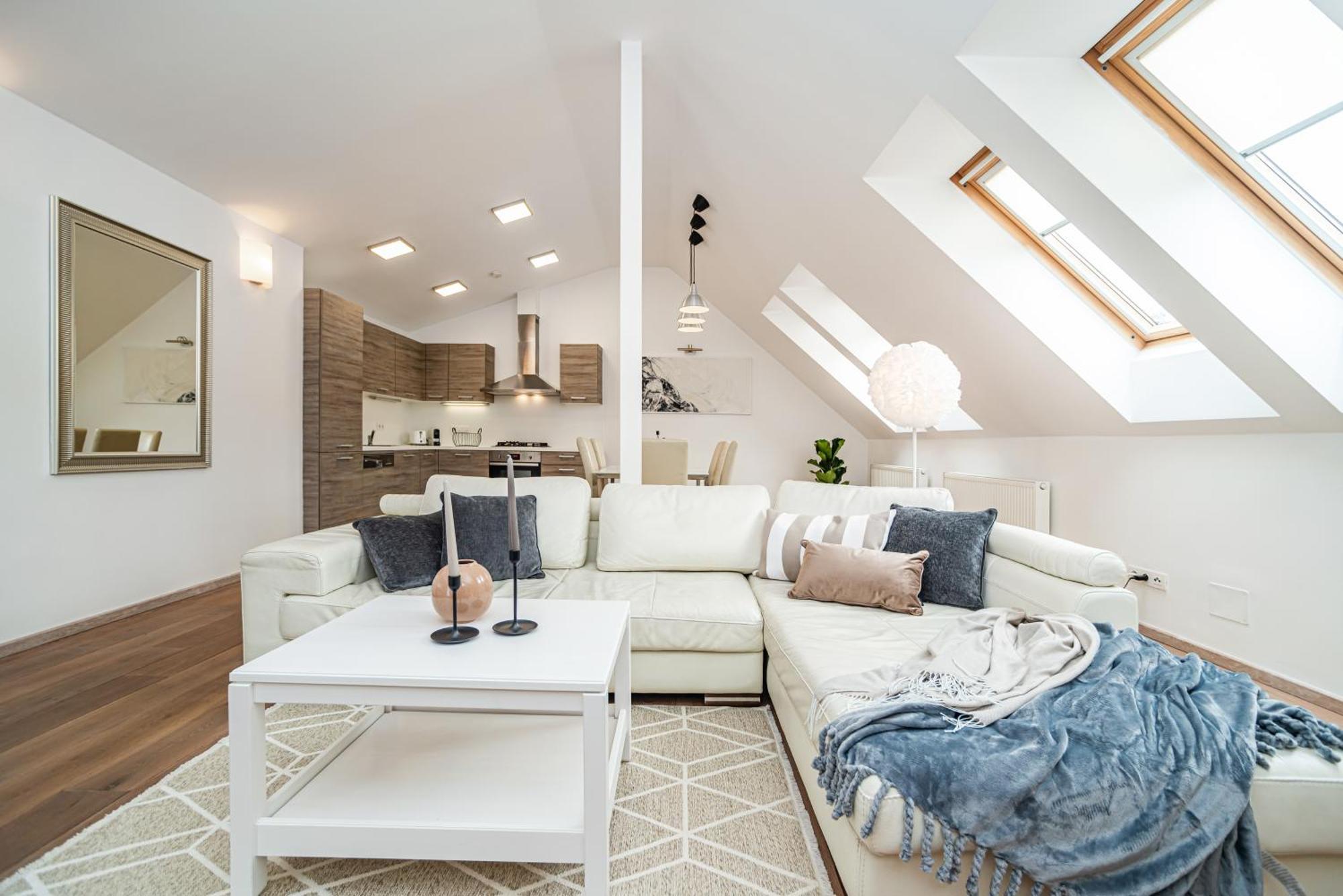 Large And Stylish In Apartment