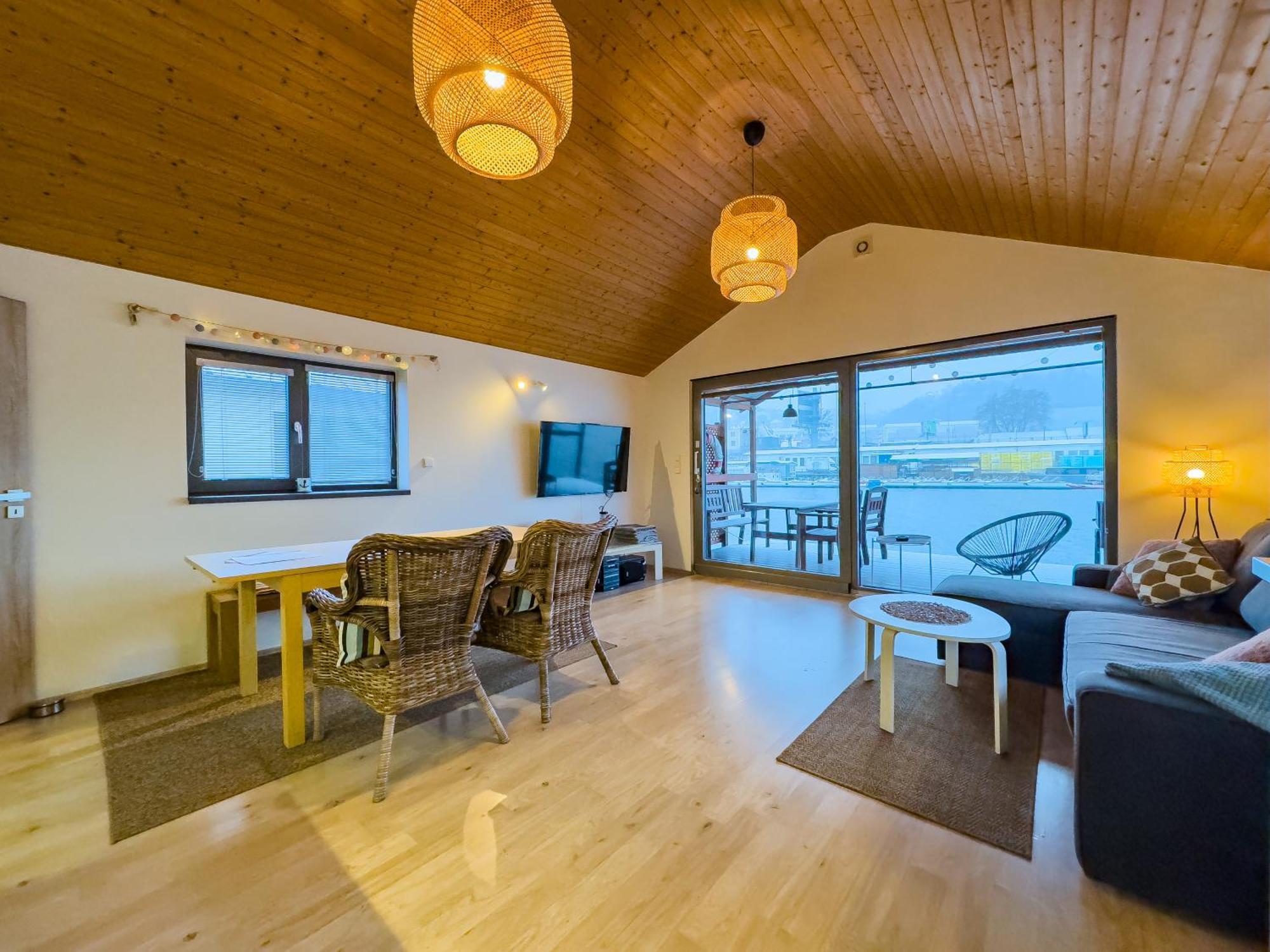 Houseboat Franklin - Houseboats Benjamin & Franklin Botel Prag