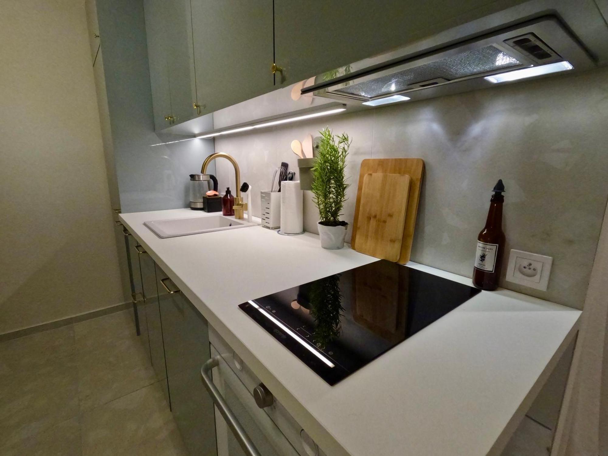 Urban Retreat I Modern Boho In Lovely Letna District - 10 Minutes From Old Town Apartment *