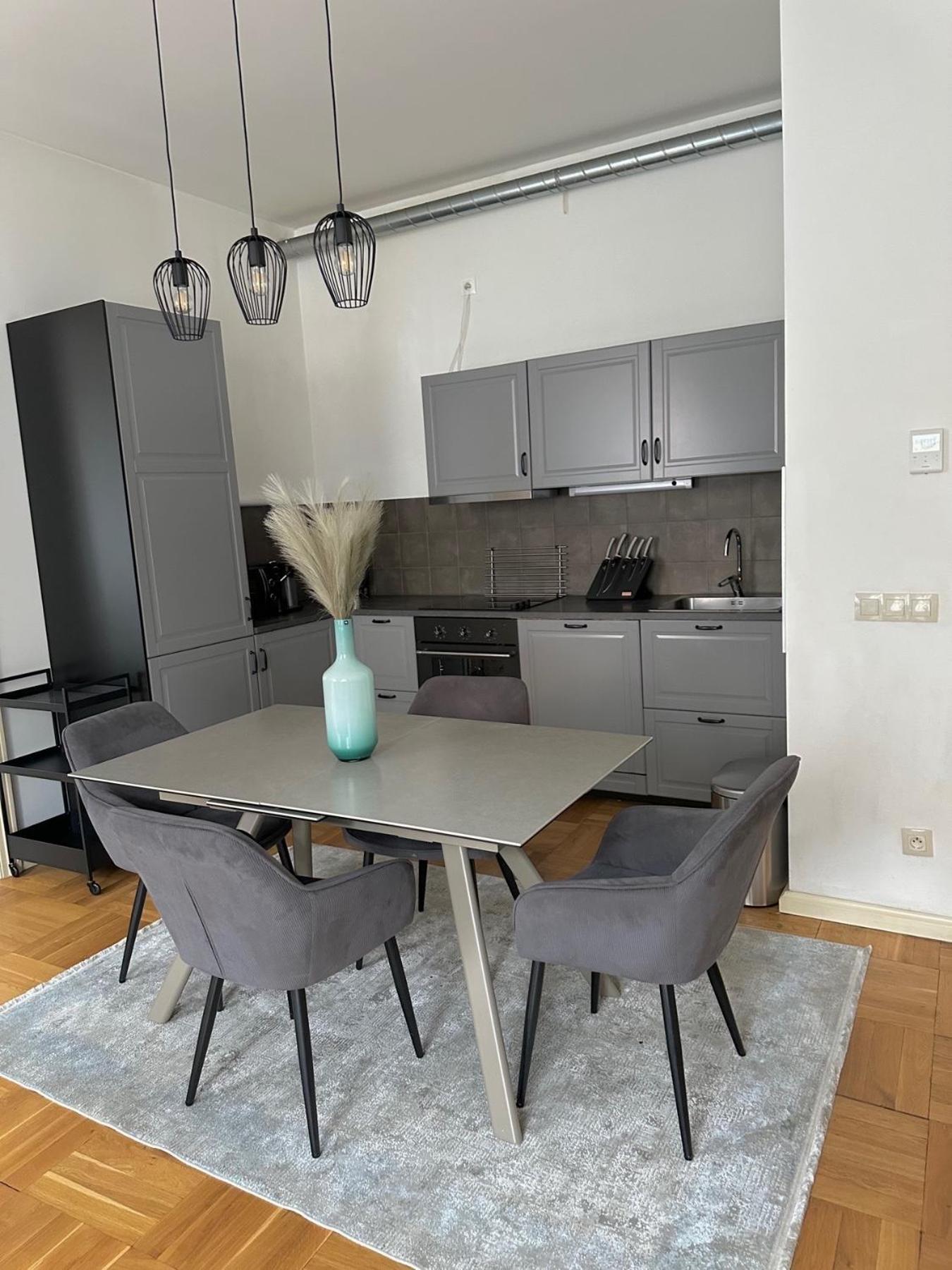 Ve Meste 2 Apartment