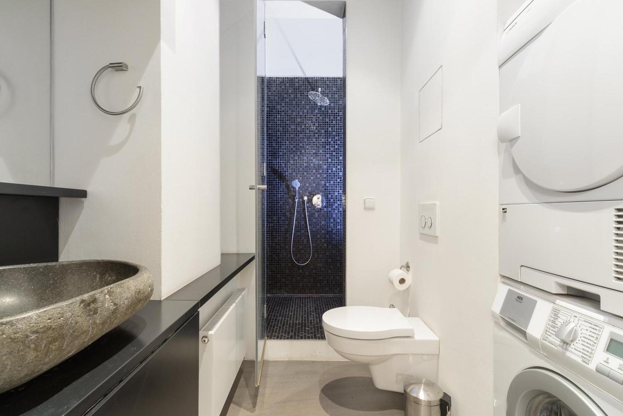 Spacious Near Wenceslas Square With Master Bed Apartment