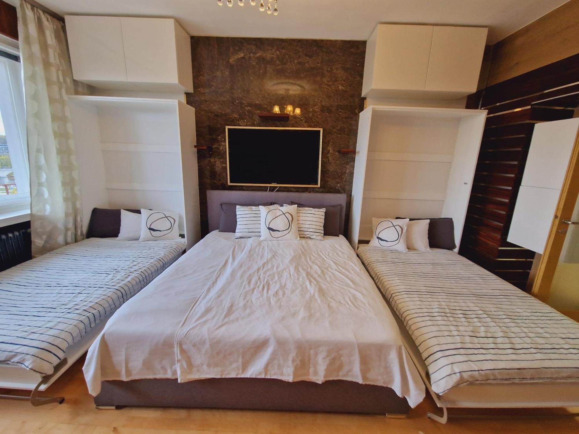 Quiet Spacious With A Balcony Apartment *