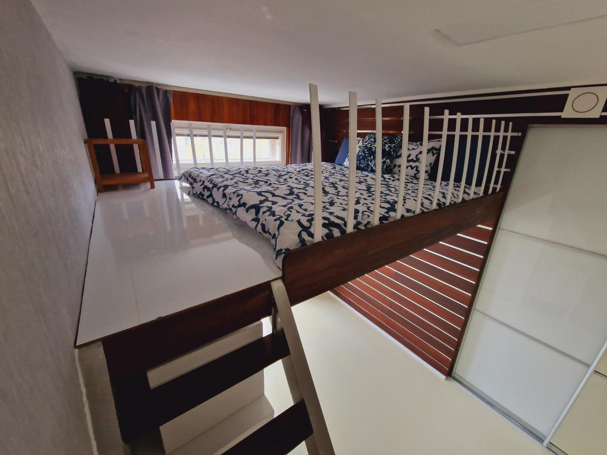 Quiet Spacious With A Balcony Prague