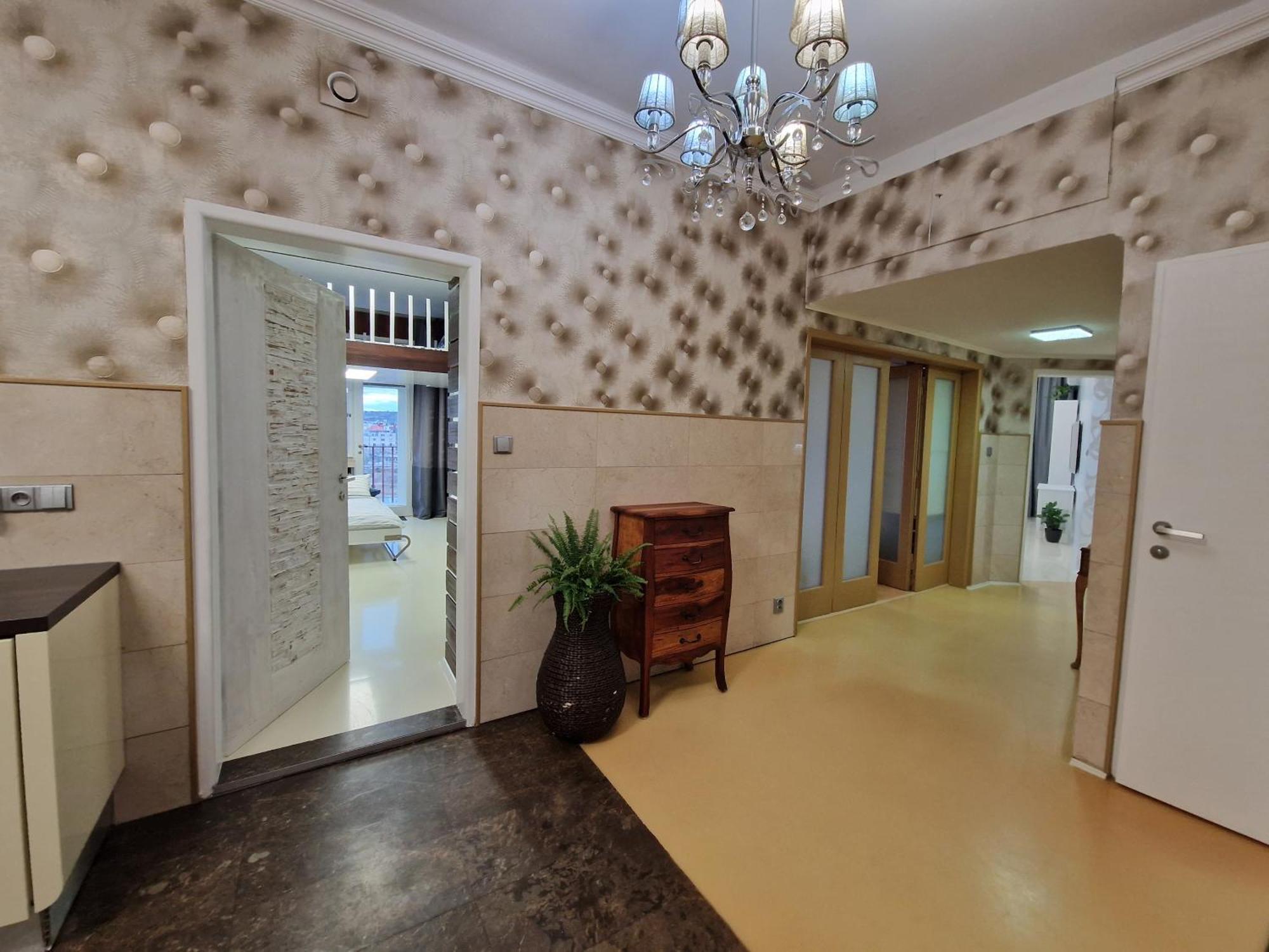 Apartment Quiet Spacious With A Balcony Prague