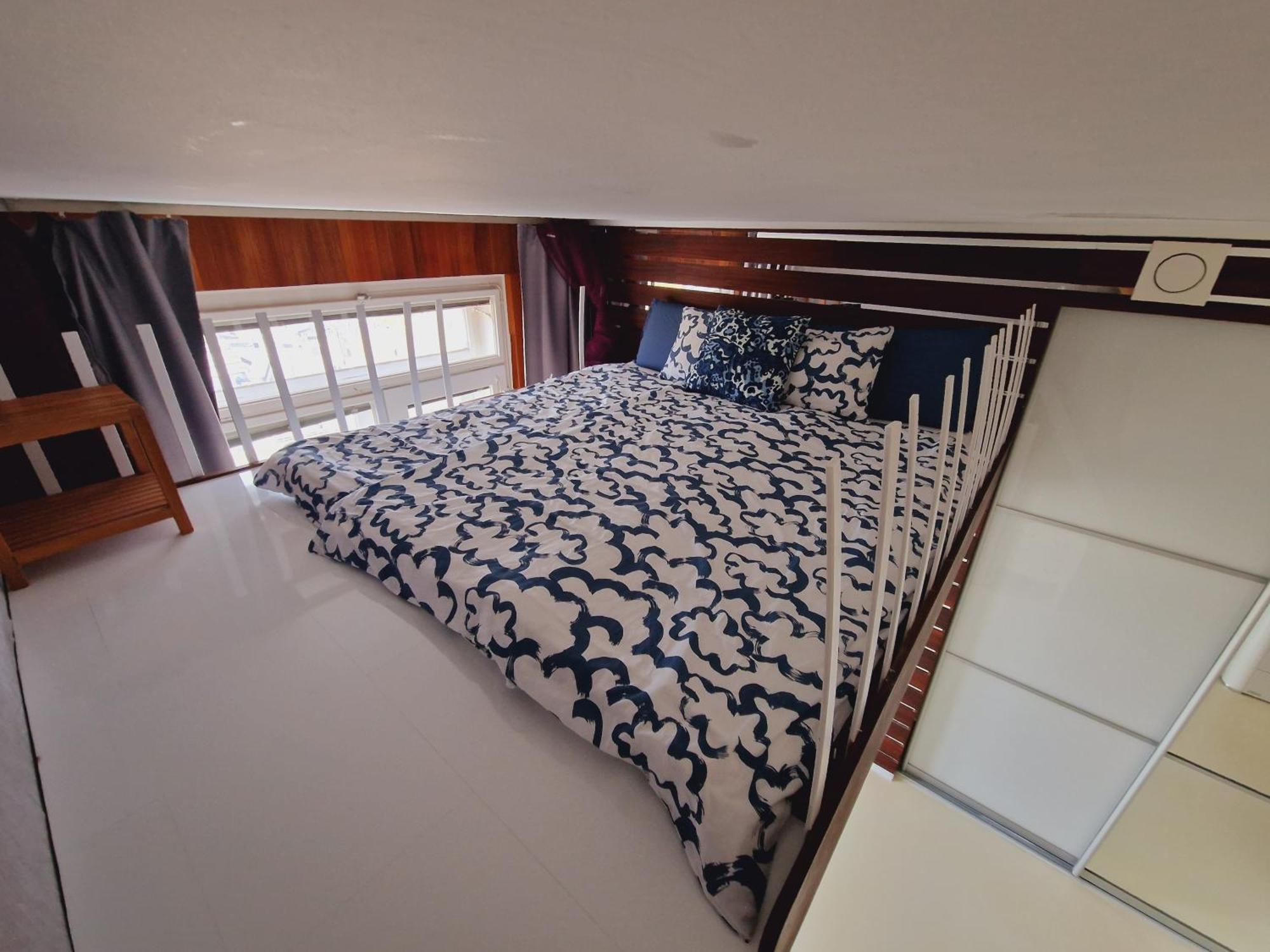 Quiet Spacious With A Balcony *