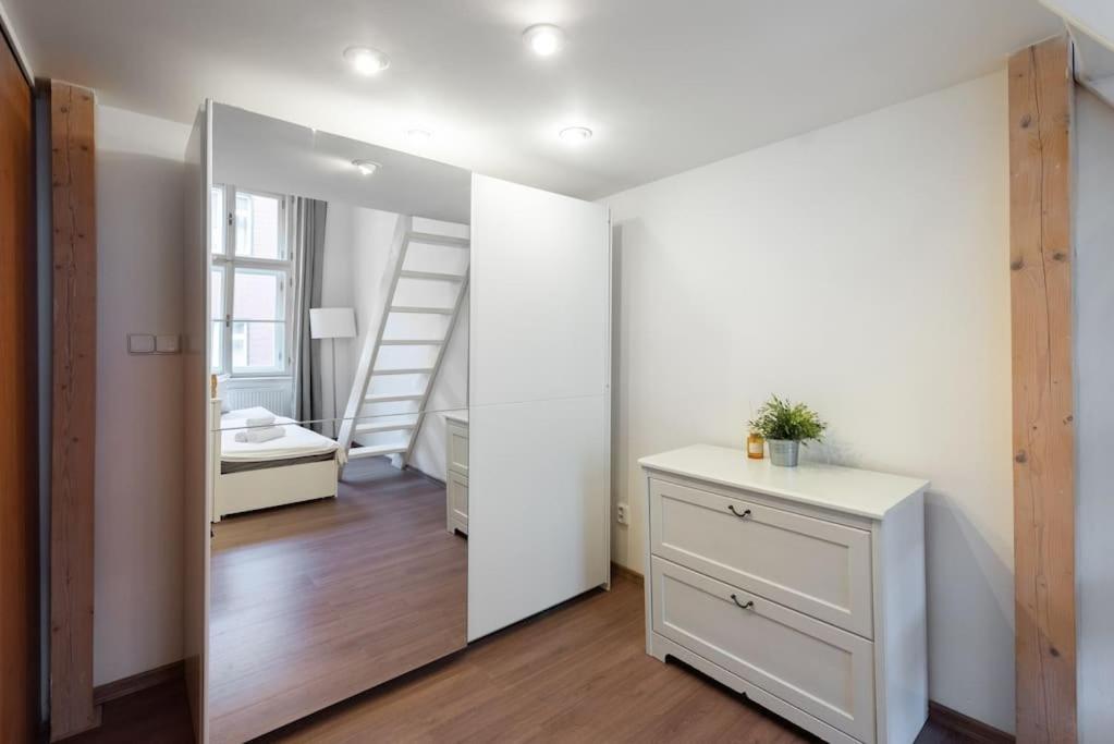 Apartment Side Prag