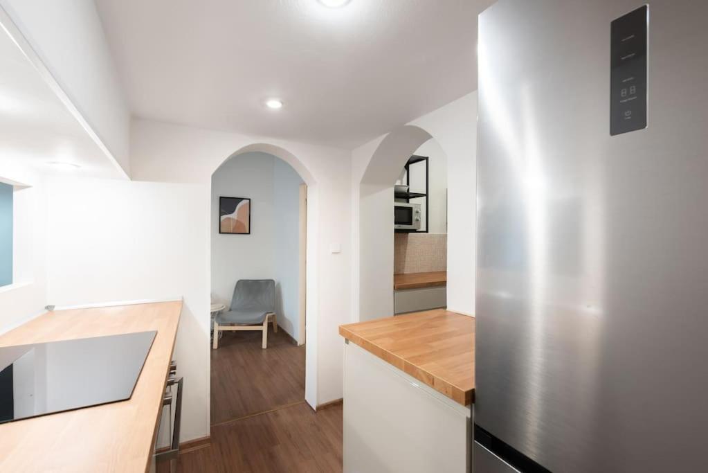 Apartment Side *