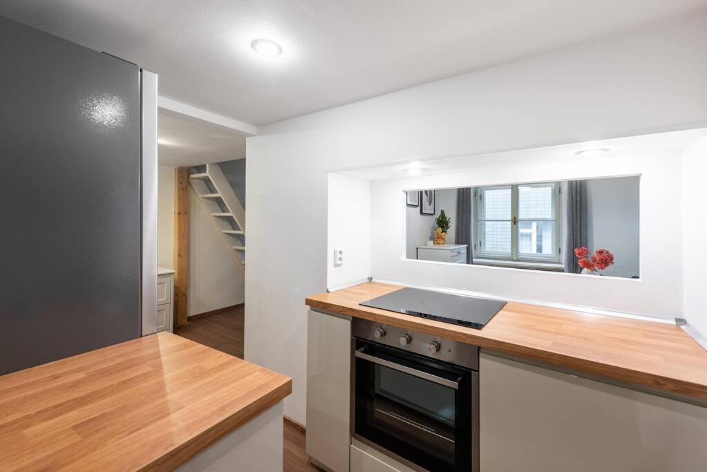 Side Apartment *