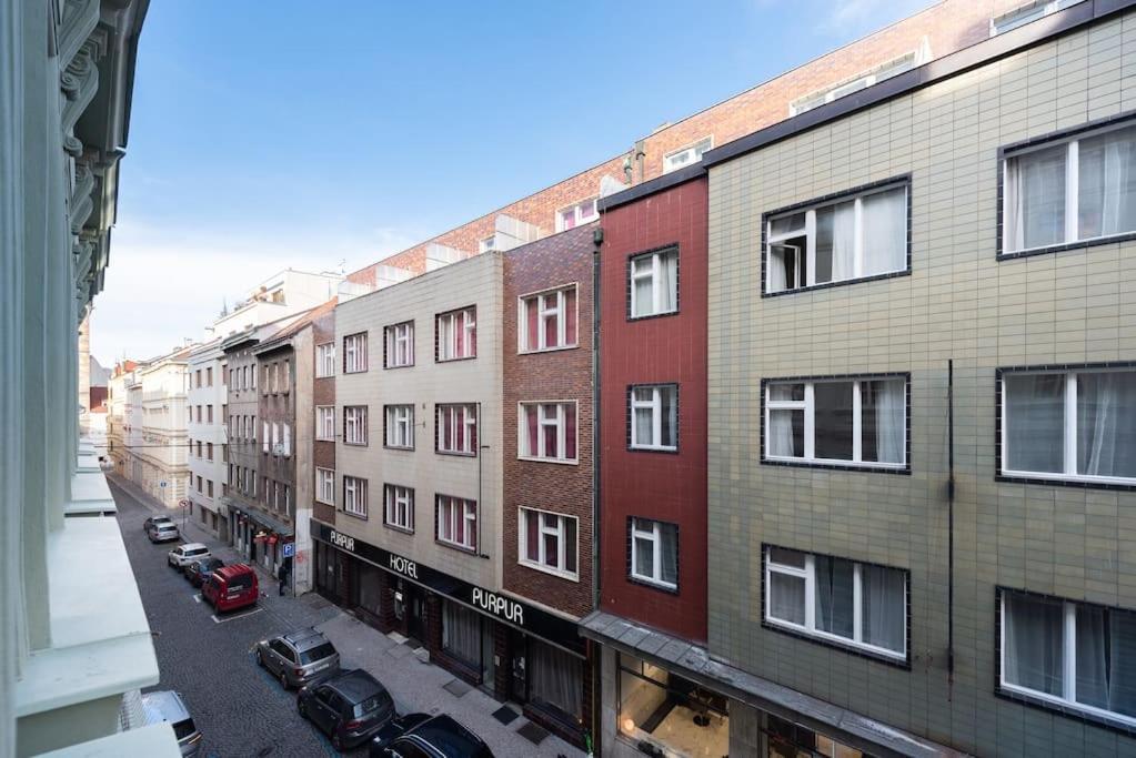 Side * Prag
