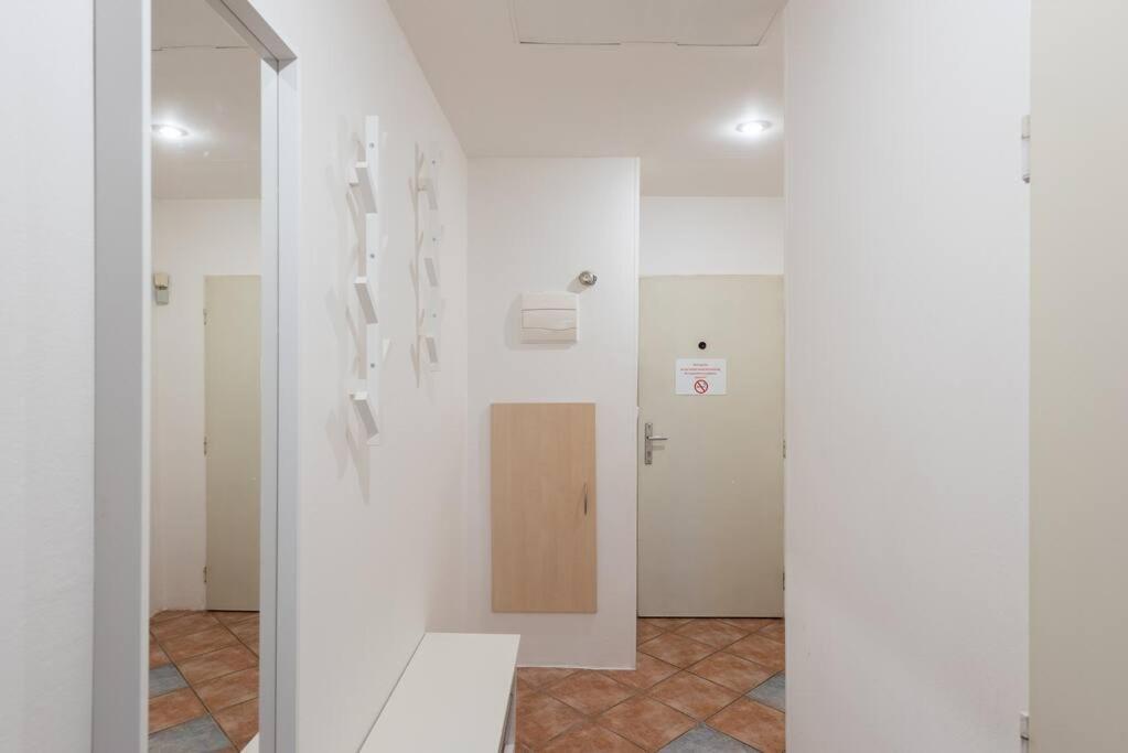 Side Apartment *