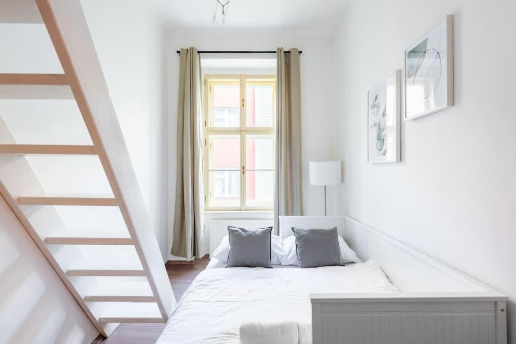 Apartment Side Prag
