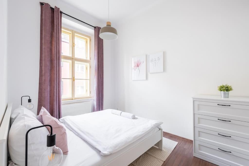 Side Apartment
