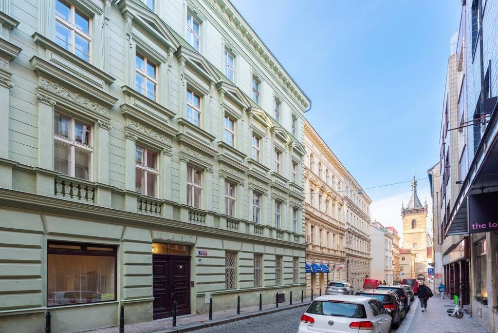 Side Apartment