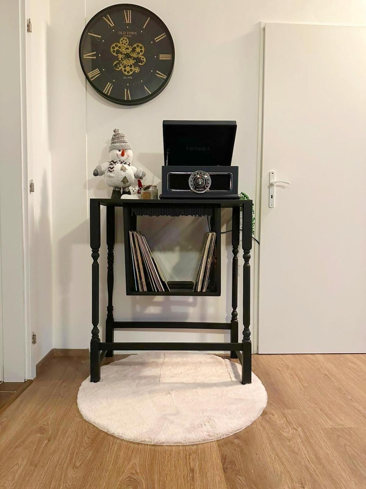 Spacious Flat & Parking Possibility, 3 Stops To Wenceslav Square * Prag