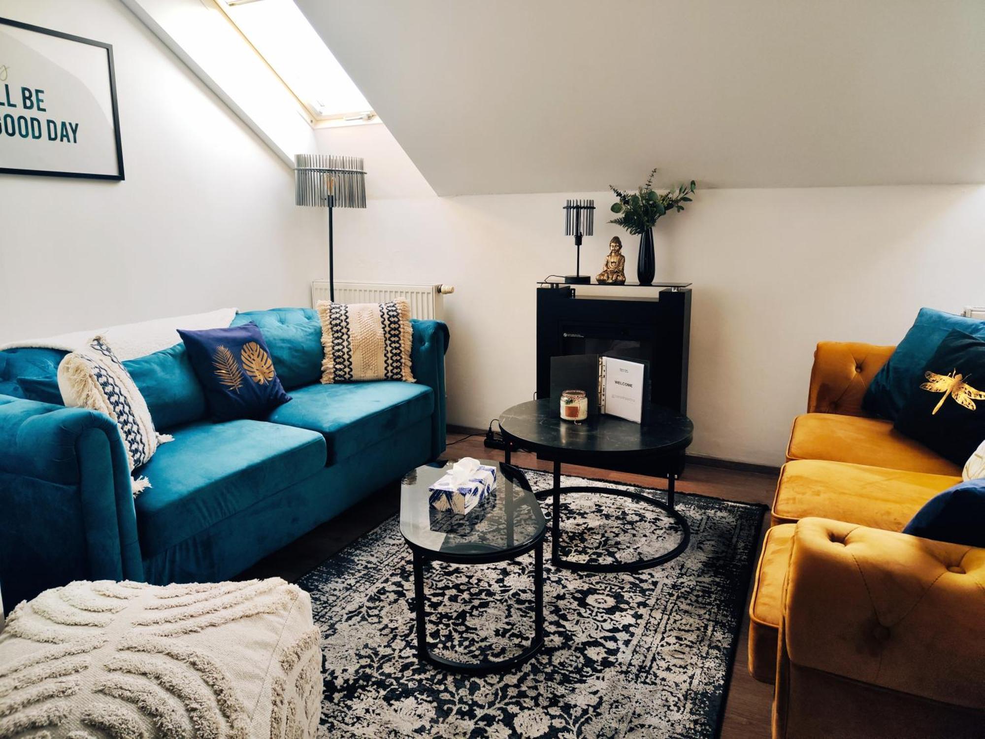 Apartment Spacious Flat & Parking Possibility, 3 Stops To Wenceslav Square