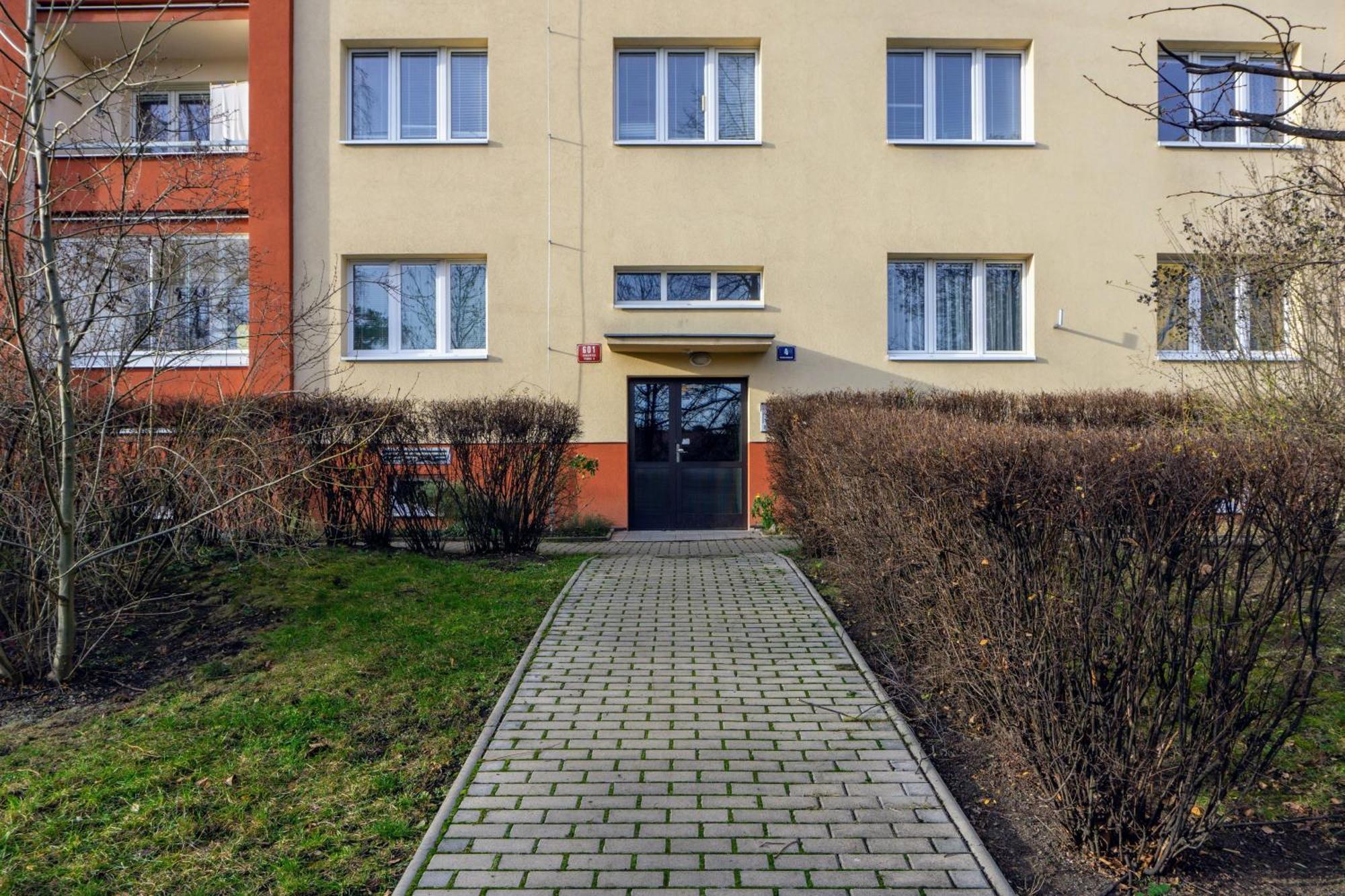 Jana's Wow Apt, 2br, Metro Next Door, Near The Airport * Prag