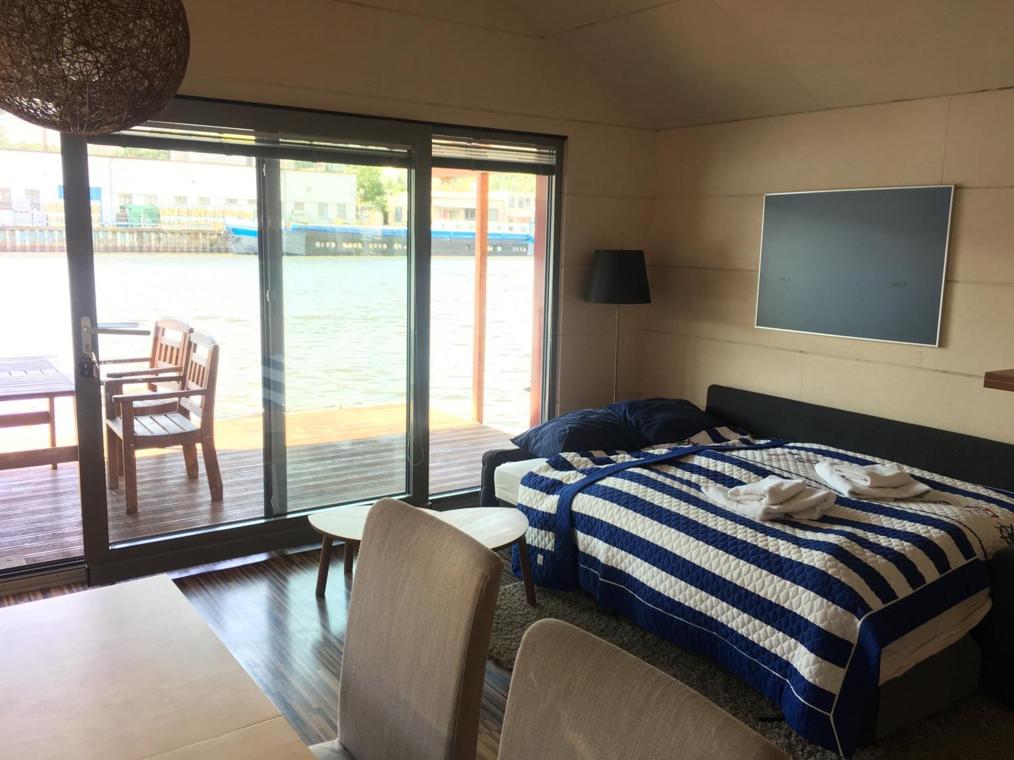 Båthotell Houseboat Benjamin - Houseboats Benjamin & Franklin Prag