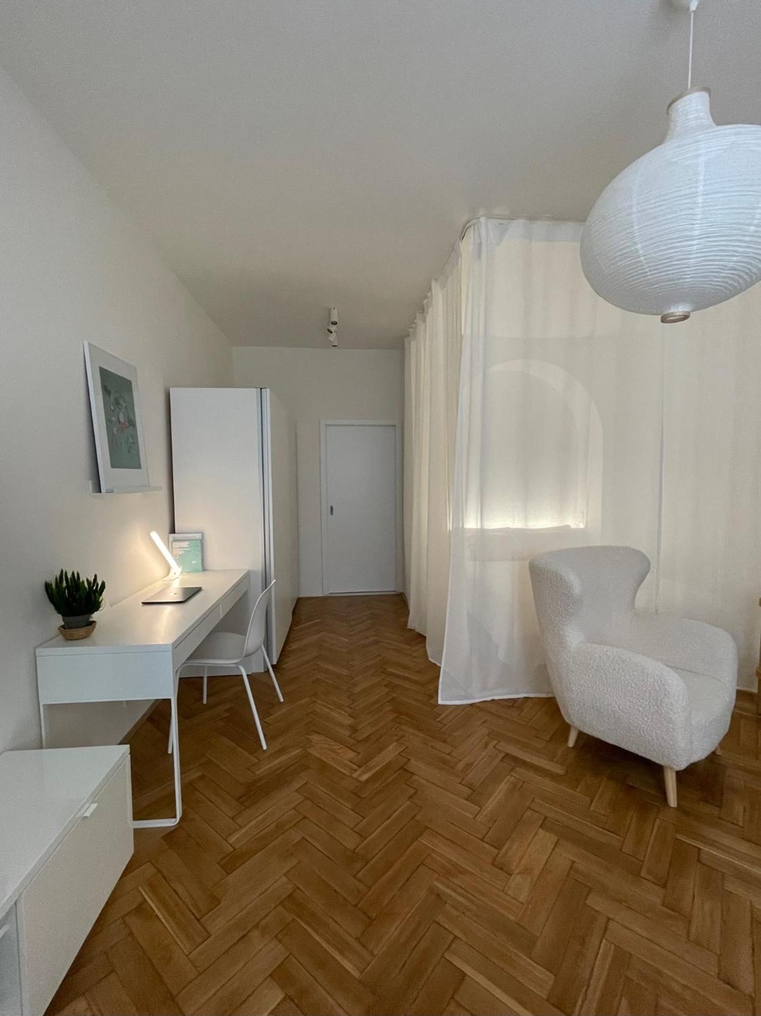 Apartment Urban Retreat I Modern Boho In Lovely Letna District - 10 Minutes From Old Town Prag